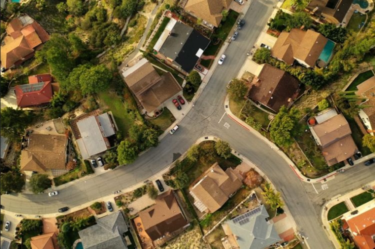 Rumah Tusuk Sate Bawa Sial, Mitos atau Fakta?